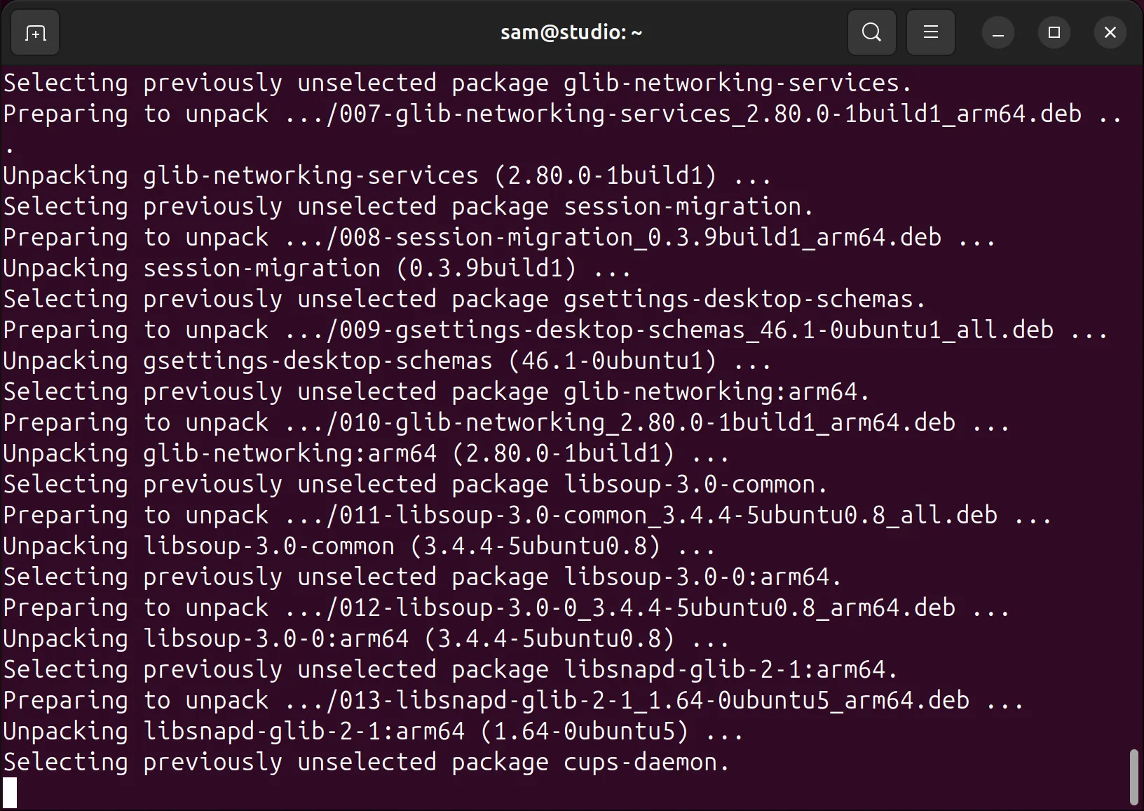 The terminal filling with more package lines as Ubuntu’s minimal desktop installs.