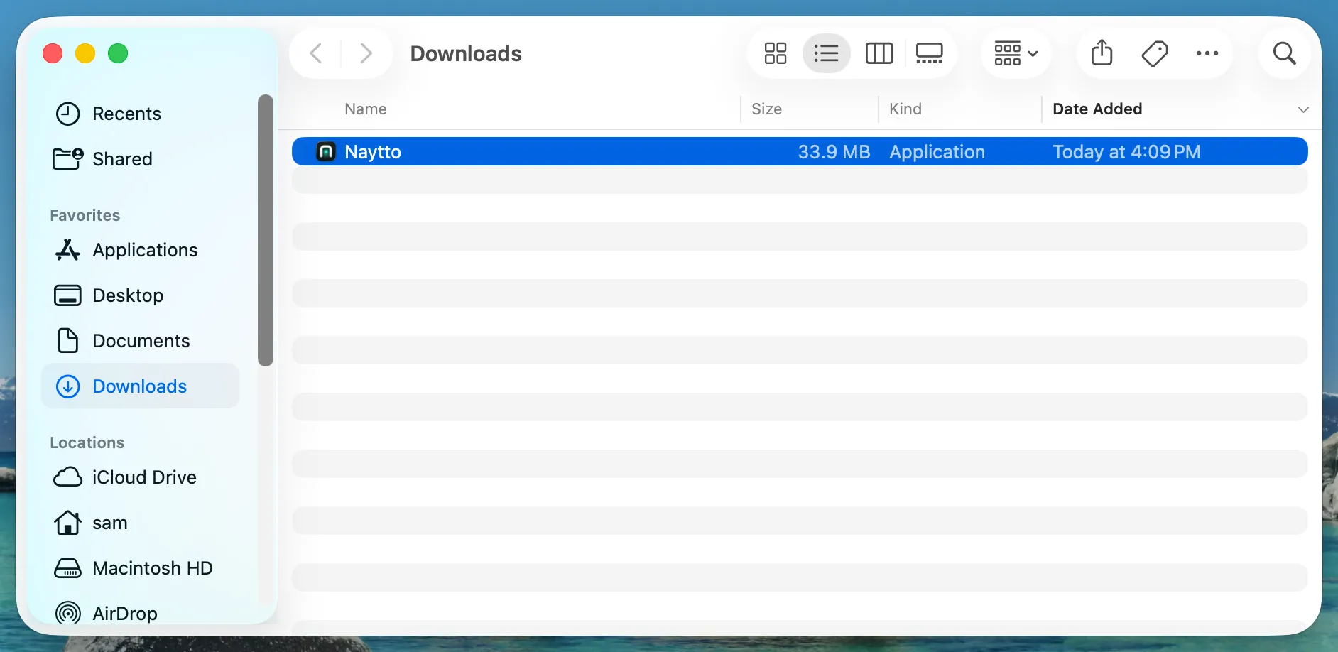 A Finder window on Downloads with one item selected, Naytto, 33.9 MB, Application, and Applications in the sidebar.